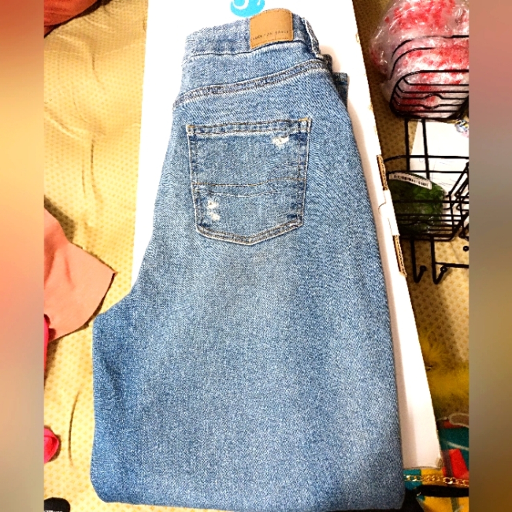Nwot AE mom jeans